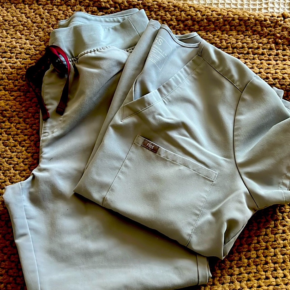 Figs scrubs